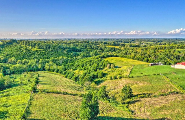 Welcoming Kentucky Home with Sprawling Views!