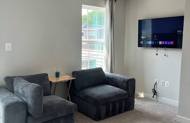 Welcoming townhome with WiFi in Hyattsville