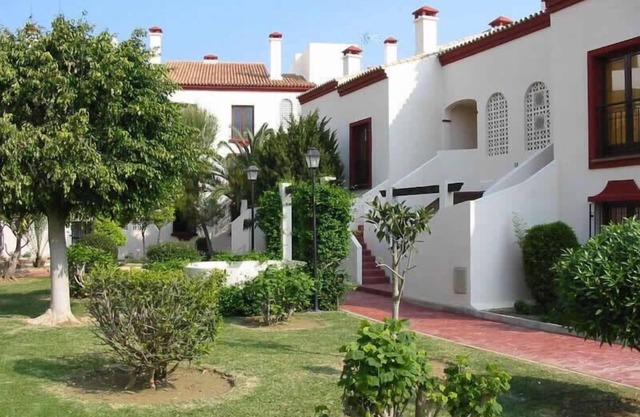 Well Appointed 2 Bedroom, 2 Bathroom Apartment At The Pool Area