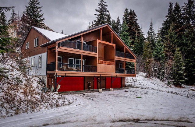 Well appointed with Hot tub and steps to lift access!