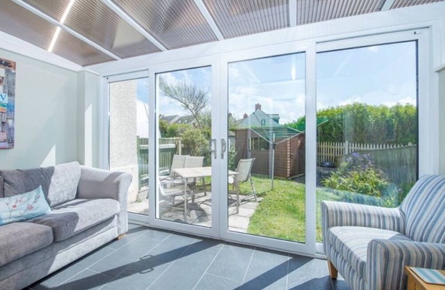 Well-equipped cottage, metres from Blue Flag beach