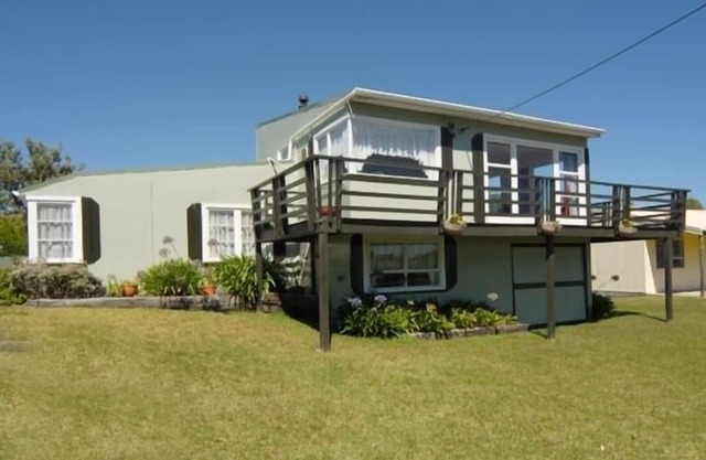Well-equipped, spacious classic kiwi bach across from beach