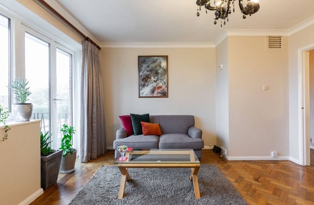 Well located, welcoming place in Farnham