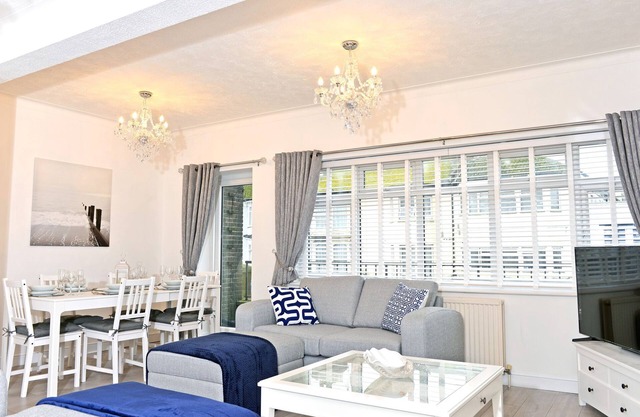 Well presented three-bedroom property in great central location with balcony