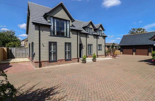 WELLINGTON COTTAGE, family friendly, with a garden in Littleport