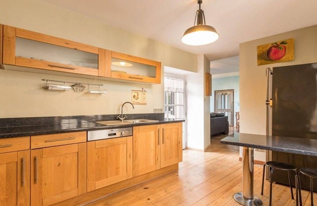 Wellness cottage: pool, sauna, gym near Besançon