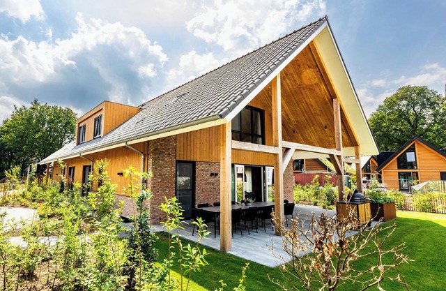 Wellness villa with private pool, sauna and accessible features – perfect for 12 guests.