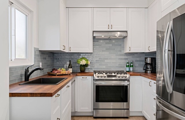 West Beach Hideaway - Renovated Townhome