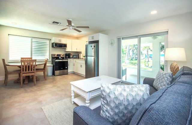 West End Paradise Unit Scallop 5 - One bedroom suite w/water views