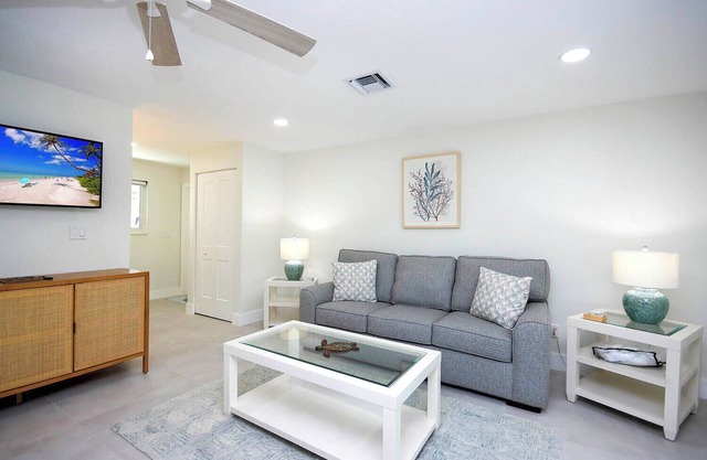 West End Paradise Unit Turtle 2 - One bedroom suite w/water views