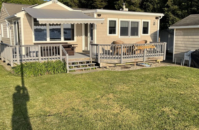 West Island Waterfront Cottage