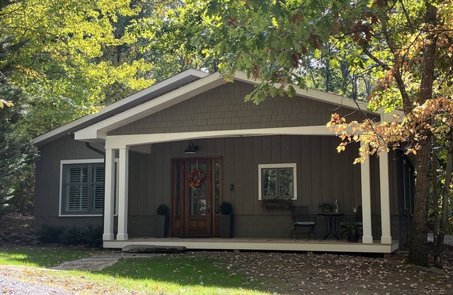 West Knoxville - Guest Cottage in Private Wooded Neighborhood