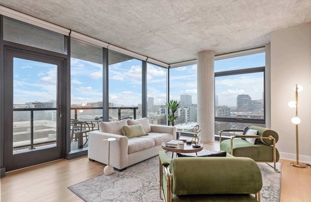West Loop High-End 2BR: Walkable, City Views