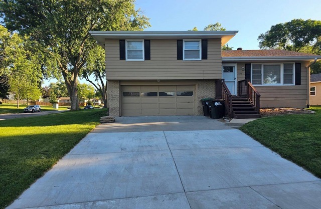 West Omaha home. clean, nice & safe ! Near a park