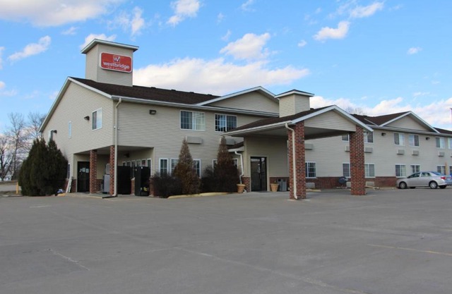 Westbridge Inn & Suites