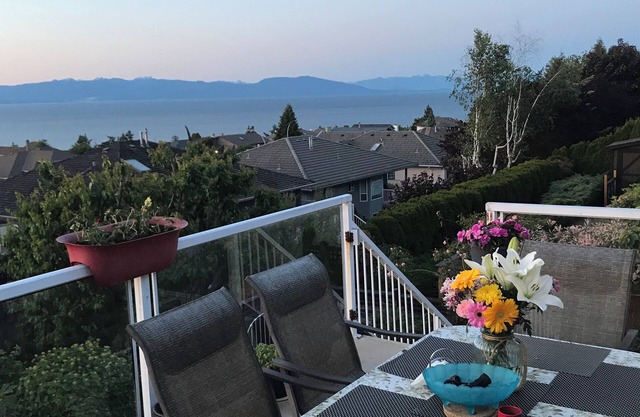 Westcoast Wonder.Everything you need for your home away from home!