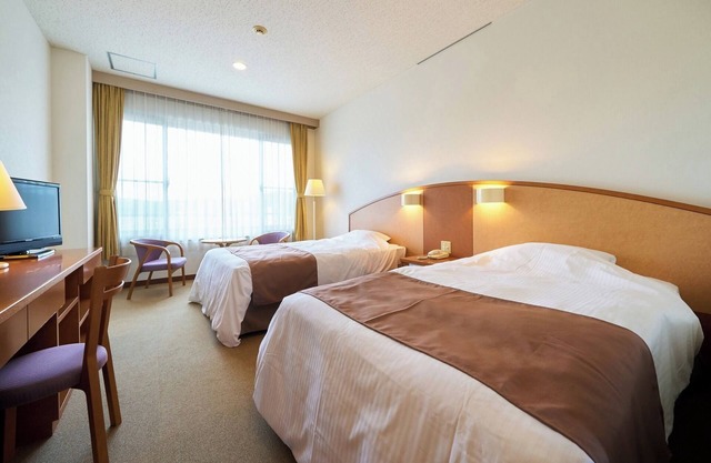 Westernstyle twin room with bathroom and toilet/Soja Okayama