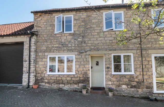 WESTGATE COTTAGE, family friendly, with a garden in Pickering