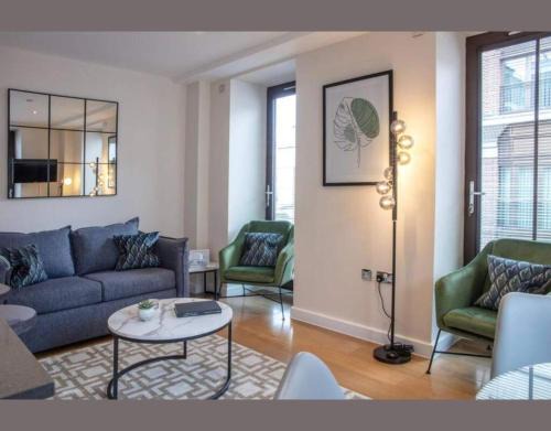 Westminster 2 bed 2 bath apartment with Air-Con