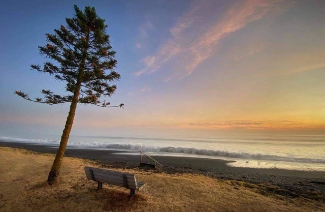 Westshore Beach Cottage, 1 to 2 Bedroom , Long Term Stays welcome