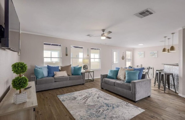 WeWelcome you to Hutto Heaven: Large Home w/Pool