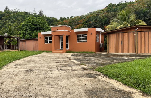 Where Bad Bunny is from - Cozy Mountain Valley Villa Vega Baja with AC, WiFi