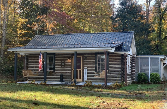 Whimsical 1800’s cabin near dan river, belews lake, golfing, hanging rock hiking