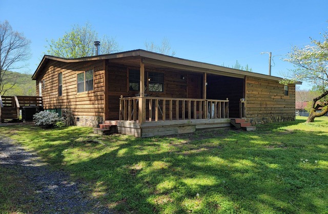 Whiskey Ridge Retreat a Cozy Pet and Family Friendly Getaway