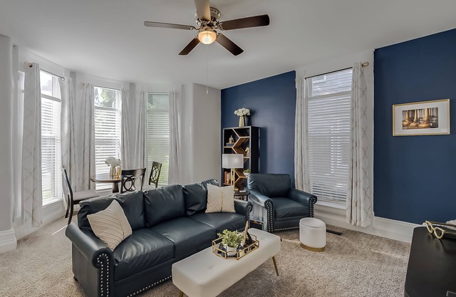 Whiskey Themed Downtown Frankfort Apartment Suite in Heart of KY Bourbon Trail