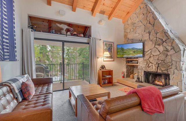 Whispering Pines: 5 BR, 3 BA Townhouse in Carnelian Bay, Sleeps 12