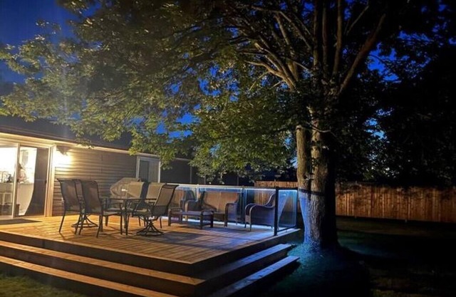 Whispering Willows Cottage - 5 Min Walk from Cedar Bay Beach!