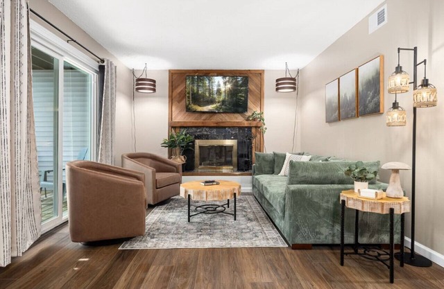Whispering Willow Retreat: 2BD 2BA Nature Oasis