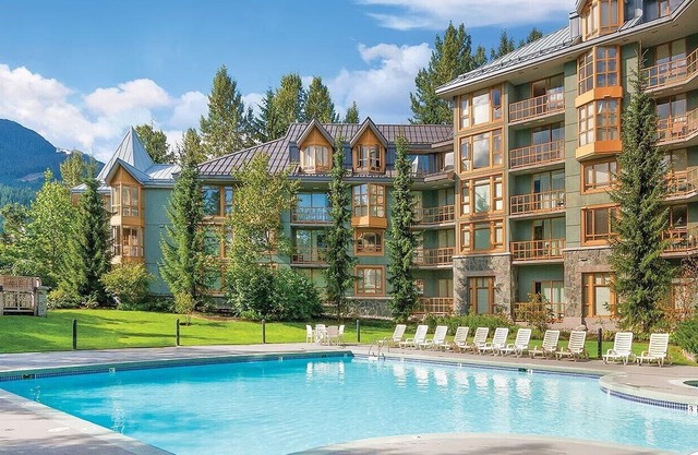 Whistler Cascade Lodge Resort with A Full Kitchen