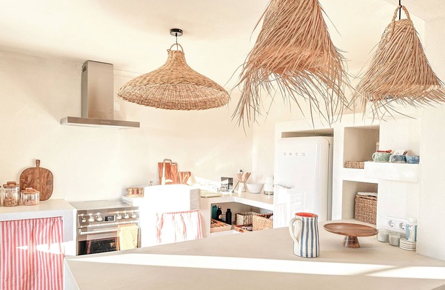 White Beach Hut Aljezur - stylish home, pet-friendly