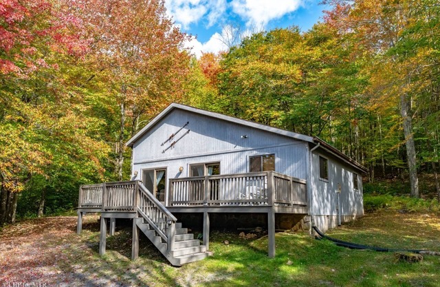 White Deer - 134 Cabin Mountain RoadnnWhite Deer - Lake Access, Hot Tub, Pet Friendly, Keurig