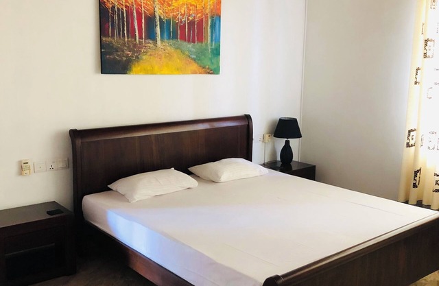 White house 10 mins to beach 15mins to airport 15 mins to Colombo