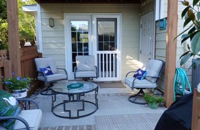 White Ibis Retreat - New Rental! Pet Friendly 2 bedroom