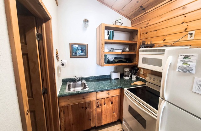 White Oak Cabin- Cabin on the Chippewa Flowage within a Resort