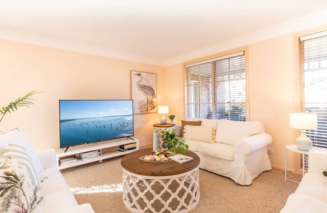 White Sands, 14 Whitesands Road - Pet Friendly & Air Con