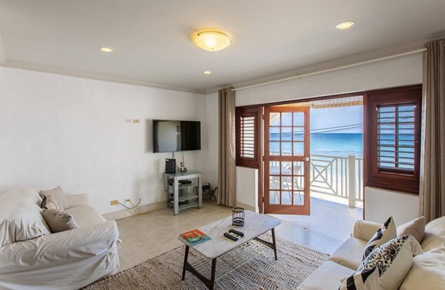 White Sands G4 - Beachfront