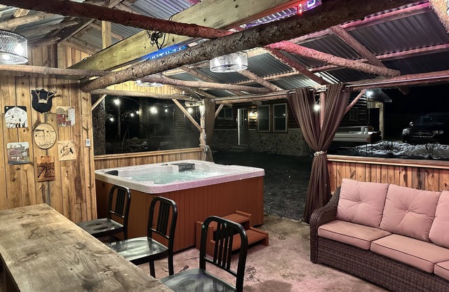 White-Tail Lodge Relaxing, Secluded, Quiet