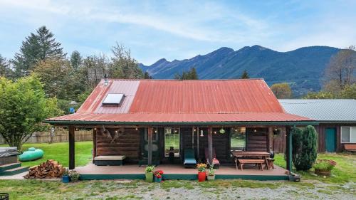 Whitehorse Mountain Retreat - Hot tub - Fireplace