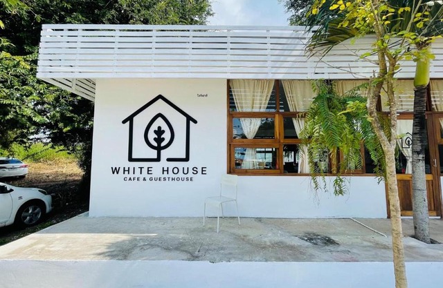 Whitehouse cafe&Guesthouse