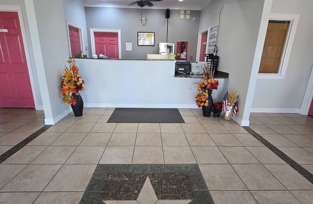 Whitesboro Inn & Suites