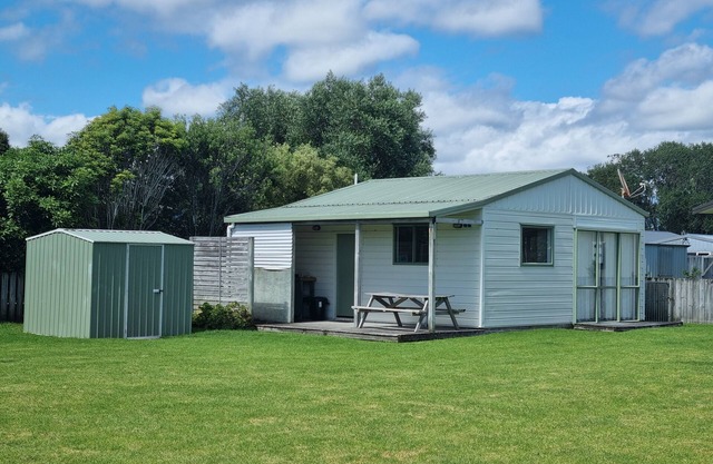 Whiti Beach Cottage- family and pet friendly