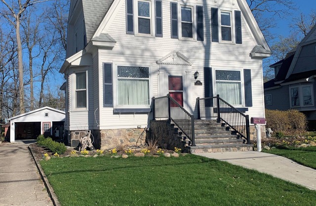 Whole Home Perfect for a Couple or Young Family, Close to Hillsdale College