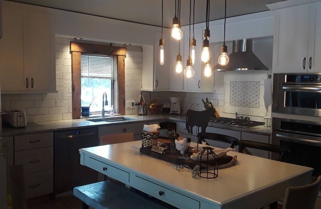 Whole house w/Open plan; reno'd farmhouse style home w/cozy interiors. Dogs OK