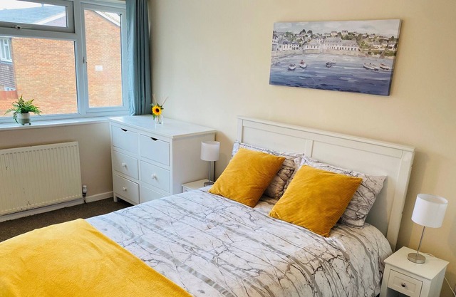Whole lovely House - 3 bedrooms garden WIFI