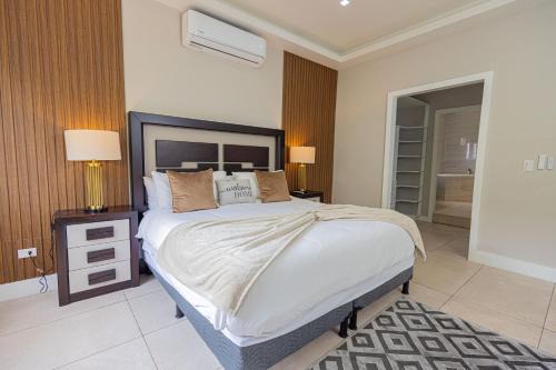Wi fi, Hot water, A-C Vacation Home
