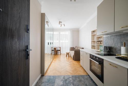 Widok Warsaw City Apartment by BookingHost